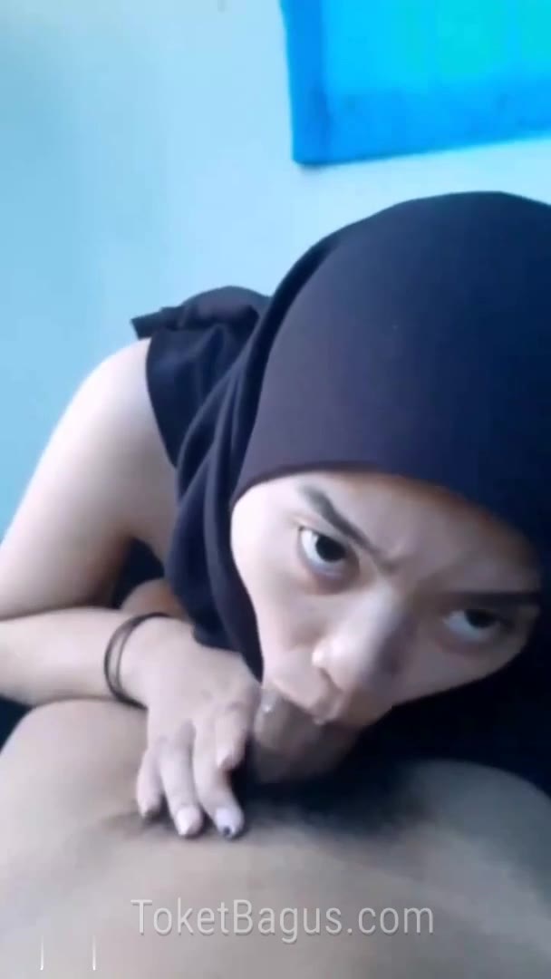 Jilbab hitam pengen kontol gede