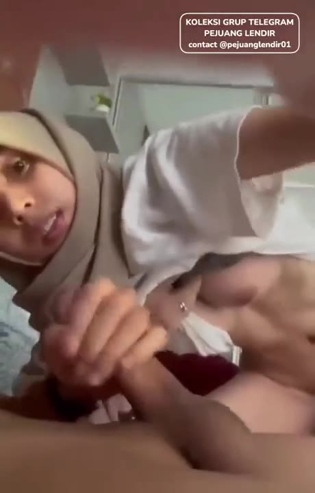 Ukti jilbab cream ngemut peler