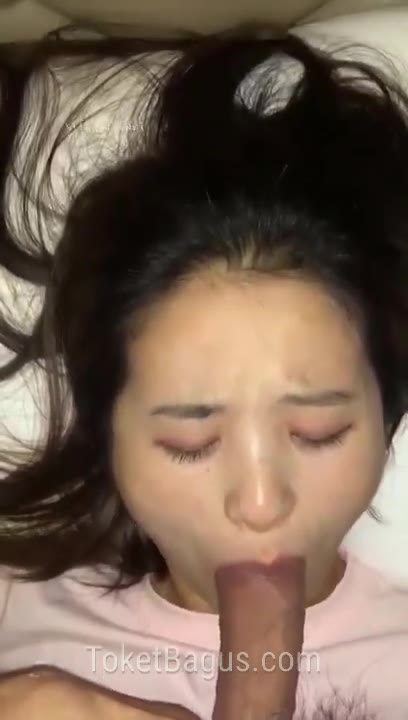 Paksa nyepong mukanya ditampar pakek batang kontol